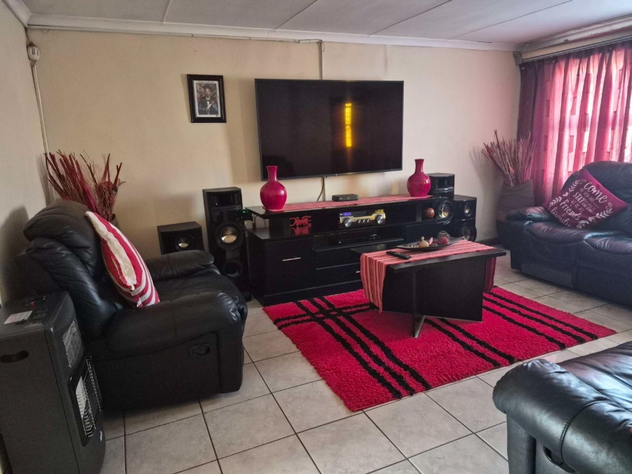 2 Bedroom Property for Sale in Kwazakhele Eastern Cape